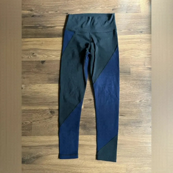 🔥4/$20 TNA Leggings - Picture 1 of 6